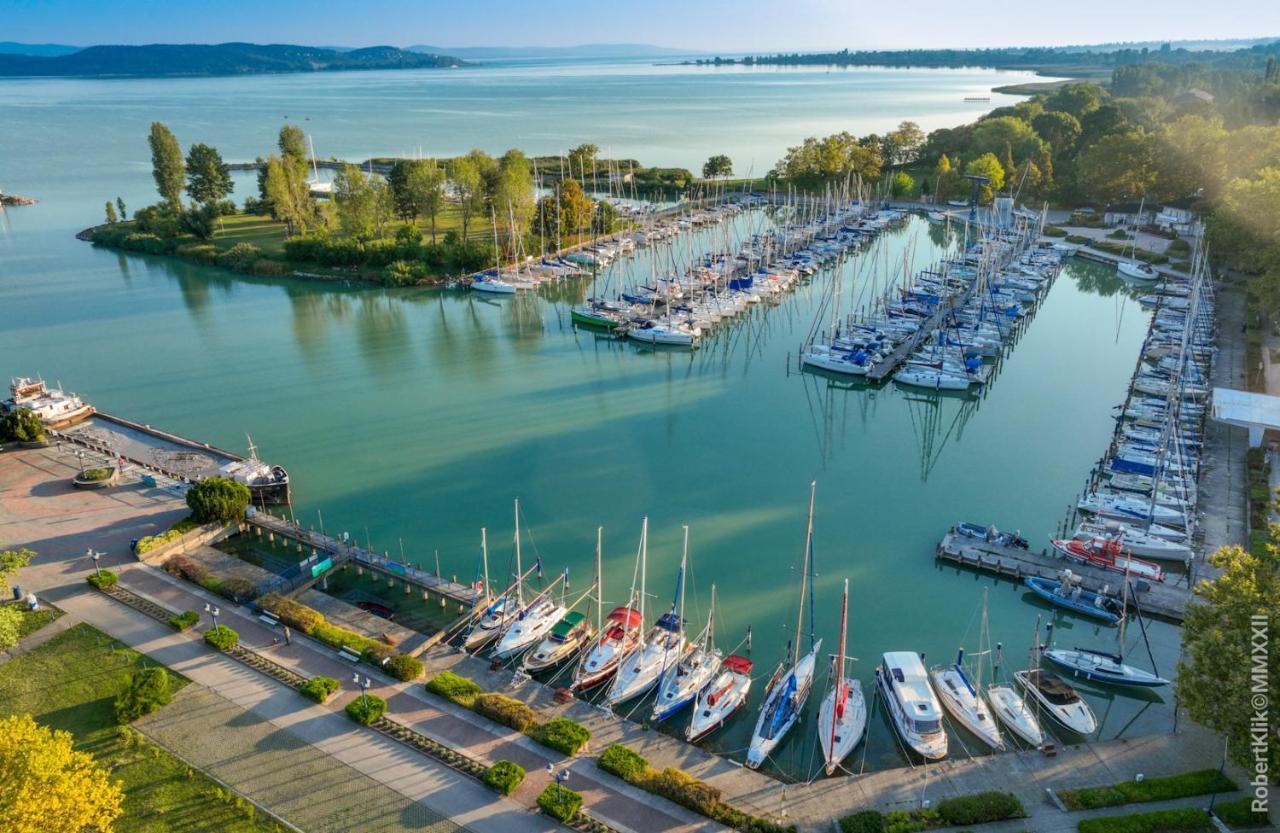 Fonix Hotel Balatonföldvár Εξωτερικό φωτογραφία